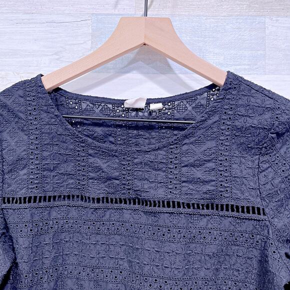 GAP Eyelet 3/4 Flare Sleeve Top Black Boxy Fit Embroidered Cotton Womens Small - Picture 2 of 7